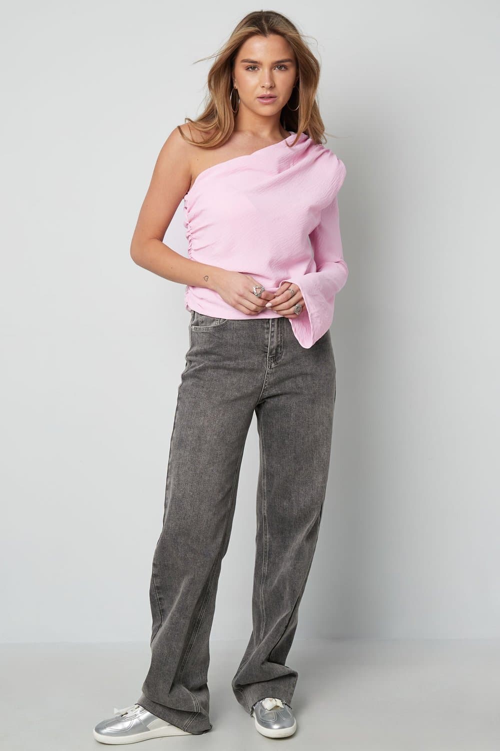 Offshoulder top in het roze.